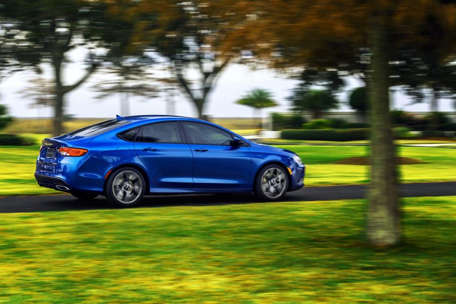  Chrysler 200 2015 года  (фото 190 из 207)